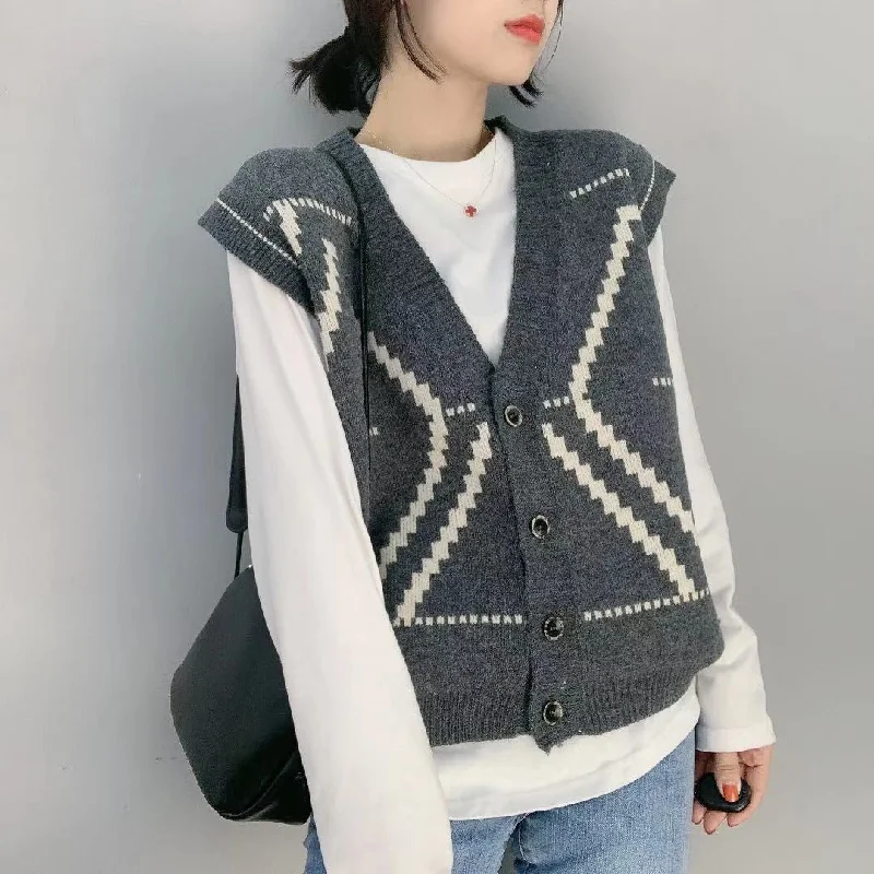 Black and white diamond lattice, single breasted cardigan, vest sleeveless vest, sweater knitted vest 1398 Refined Women's Hand - crafted Black and white diamond lattice, single breasted cardigan, vest sleeveless vest, sweater knitted vest 1398 Refined Women's Hand - crafted